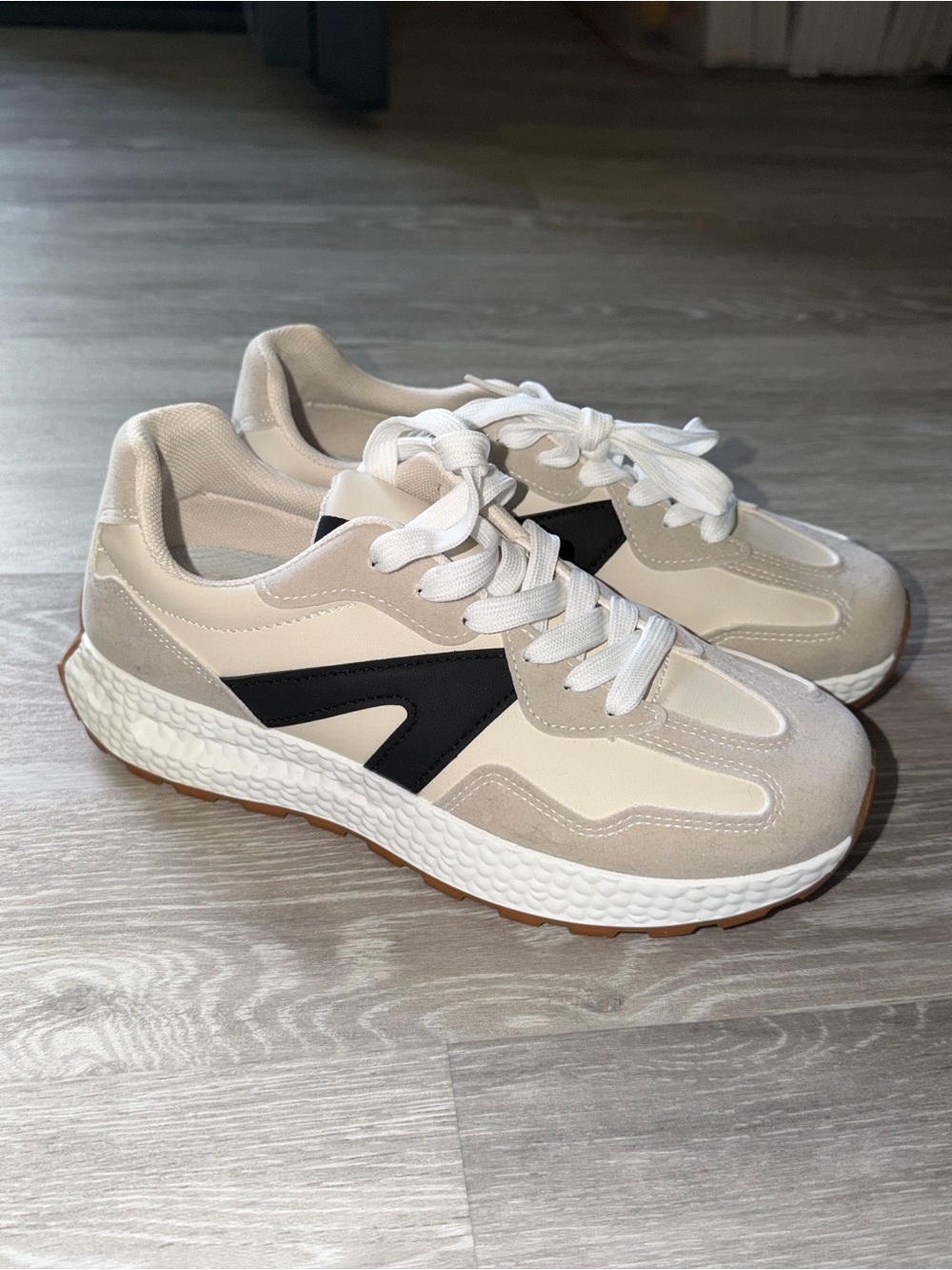 Women's Beige and Black Fashion Sneakers - Lightweight Casual Runner